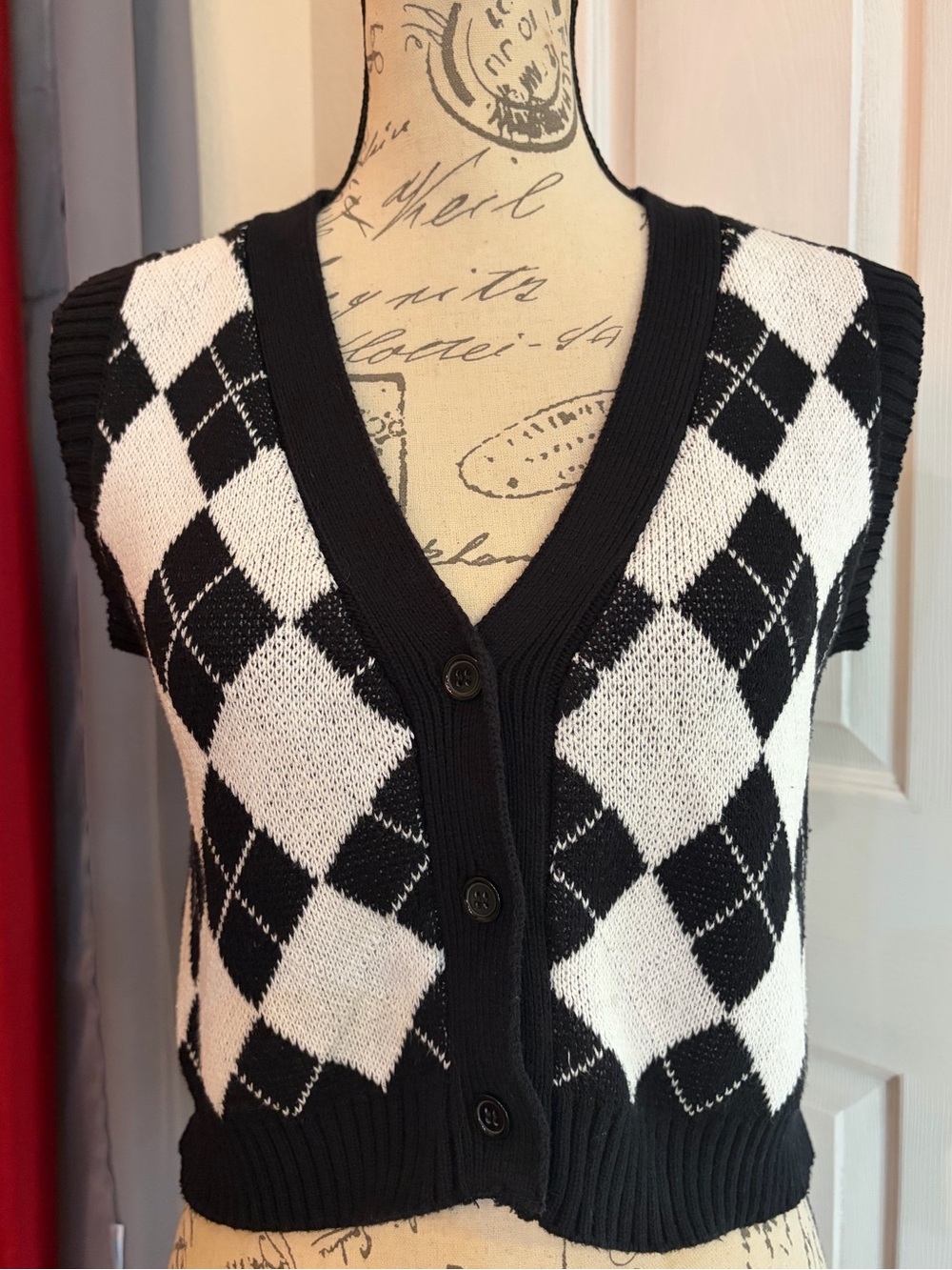 Forever 21 Black & White Argyle Button-Front Sweater Vest
